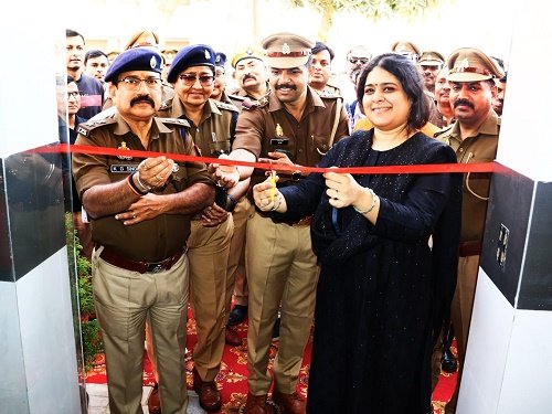 Hapur: Visitor's room inaugurated at Hafizpur police station, public's problems heard on police station resolution day