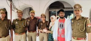 A woman who came to visit Ghantaghar lost her purse full of jewellery and cash