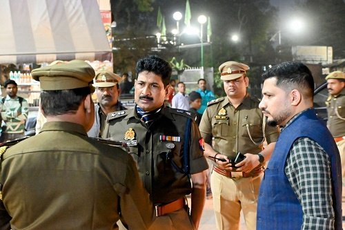DM Shashank Tripathi and SP Dinesh Singh inspected the railway station and bus stand