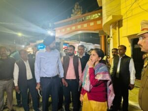 Divisional Commissioner Dr Roshan Jacob inspected the Mankameshwar temple.