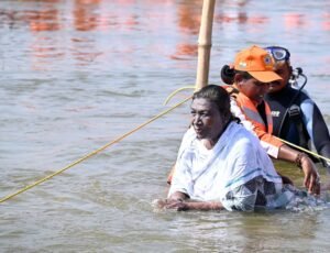 His Excellency also took a holy dip in Maha Kumbh, gave a message of unity and social harmony