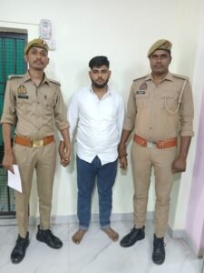 The cunning accused who used to tamper with ATM cards has been arrested. He used to target innocent people.