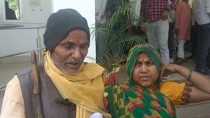 Mirzapur: People are troubled by the chair breaking meetings of the District Supply Officer, people are forced to wander from door to door due to the negligence of the bureaucracy