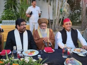 The series of Roza Iftar party continues, Akhilesh Yadav reached the Iftar party