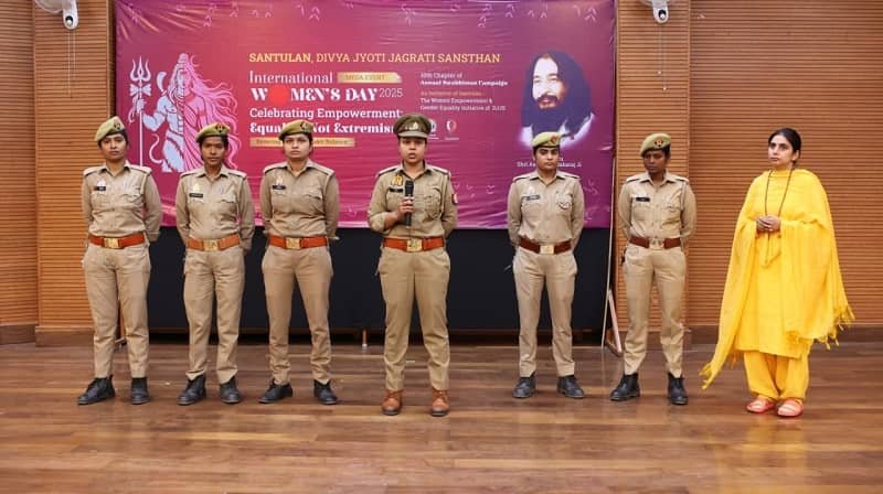 Women power of Lucknow honored with 'Swabhimani Nari Award'