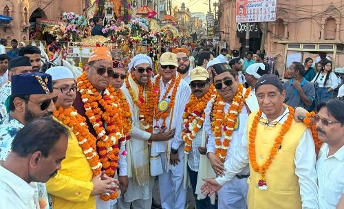 On the eve of Eid, Muslim community welcomed Chetti Chand procession