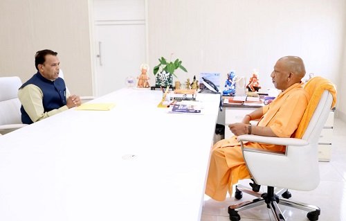Minister Narendra Kashyap met Chief Minister Yogi Adityanath and received guidance