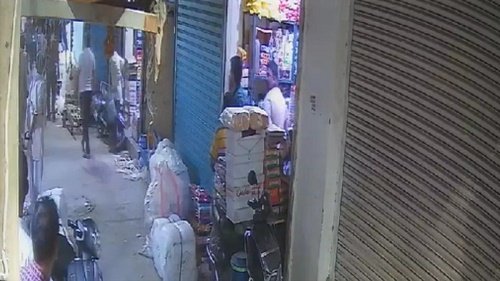 80 lakhs looted at gunpoint in Delhi's Chandni Chowk, miscreants fired shots and snatched away the bag from the businessman