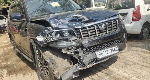 The havoc of high speed continues, Scorpio hits ADCP Madhya's official vehicle