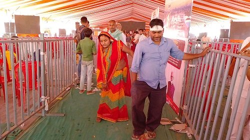 Disabled couple reached the Chief Minister's program, said - "Police is not giving us justice"