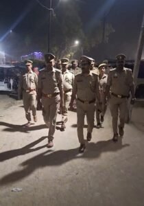 Commissionerate North Zone's Itaunja police station in-charge marched on foot to take stock of the security during the festival of Ramzan