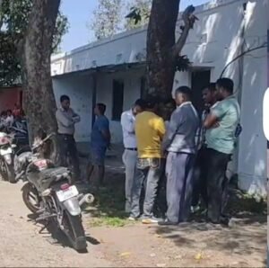 Railway technician commits suicide; was absent from duty since Holi, wife and child had gone to their home