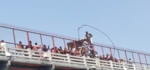 A girl was trying to jump from the overbridge to commit suicide in Ganga river... local people saved her life using JCB