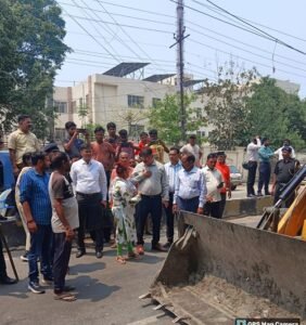 Municipal Corporation takes big action against encroachment: Illegal structures removed in front of Lokbandhu Hospital