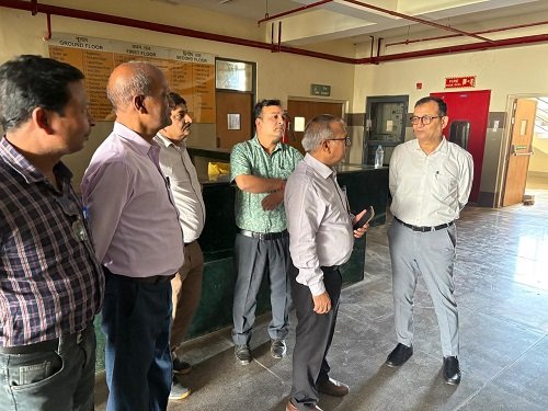 Chief Medical Officer's surprise inspection of Kakori and Malihabad CHC, gave instructions regarding protection from heat