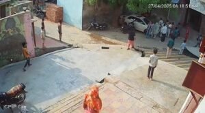 Greater Noida: Violence in dispute over removing vehicle, miscreants thrashed family with sticks