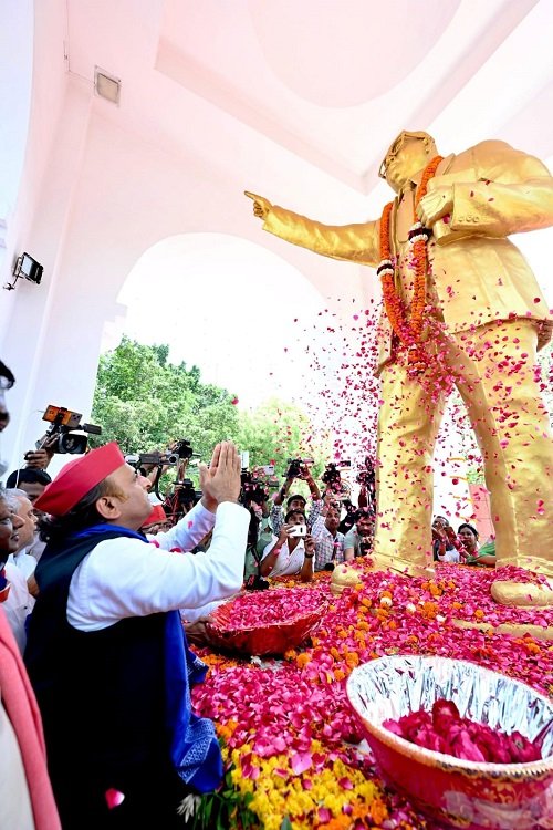 Akhilesh Yadav remembered Baba Saheb on Ambedkar Jayanti, paid floral tribute and pledged social justice