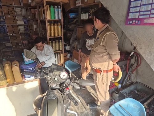 Joint action of Labor Department and Police, two child labourers were freed