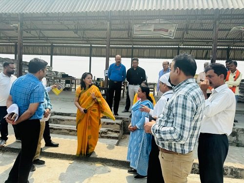 Divisional Commissioner Dr Roshan Jacob today conducted a surprise inspection of wheat procurement centres