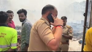 Lucknow: Massive fire in slum area of Faizullaganj in Madiyanv, more than 60 huts burnt to ashes