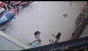 Varanasi: Woman's chain stolen after breaking into her house in broad daylight, incident captured on CCTV