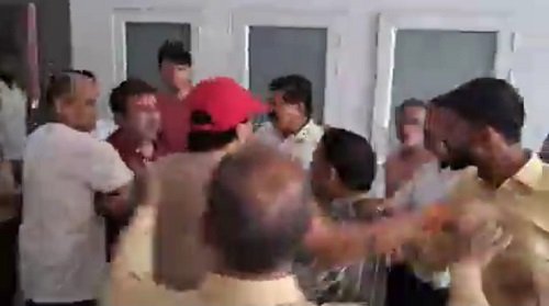 Lucknow: Dispute between loco pilot and canteen contractor at Charbagh station, contractor slapped him