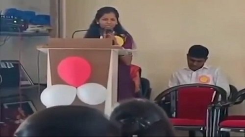 Sudden death of a girl at college farewell in Dharashiv, Maharashtra, Varsha used to laugh and giggle on stage