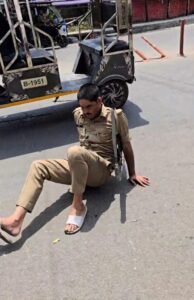 Bijnor: Constable seen staggering under influence of alcohol, uproar in police department