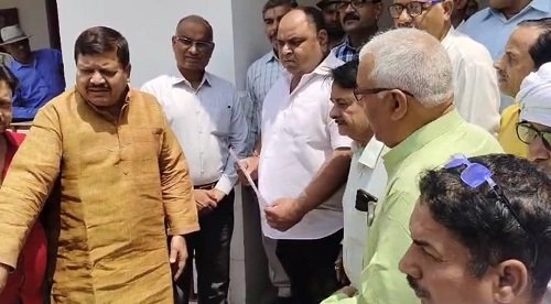 Congress protests against arbitrary fees and looting by private schools, memorandum submitted to the Governor