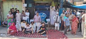 There is opposition to the opening of the liquor shop, public is angry