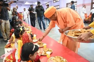 On the ninth day of Chaitra Navratri, CM Yogi washed the feet of nine virgin girls in the form of Durga