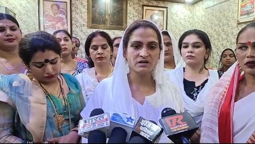 Ayodhya: Eunuchs of Ramnagari protest against Pahalgam terror attack, demand strict action against Pakistan, pay tribute to the martyrs