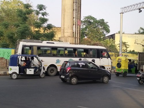 Illegal vehicles are flouting the orders of Chief Minister Yogi Adityanath.
