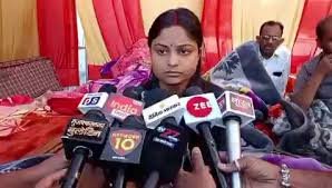 After returning from the honeymoon, the husband was fed up.. The newlyweds were not allowed to enter their in-laws' house, so he put up a tent and started a sit-in protest