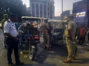 Police started campaign against e-rickshaws and autos, action taken on the instructions of CM Yogi