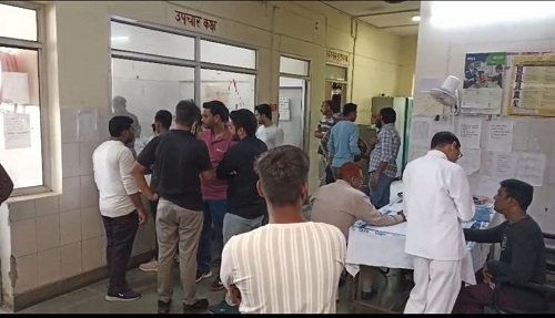 Cleaning staff beaten up in Bijnor district hospital, serious allegations against attendants