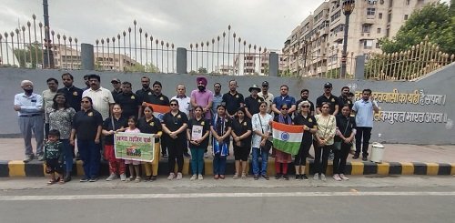 Team 'India Rising' celebrated its 585th week at Agra Rising Park, Sanjay Place
