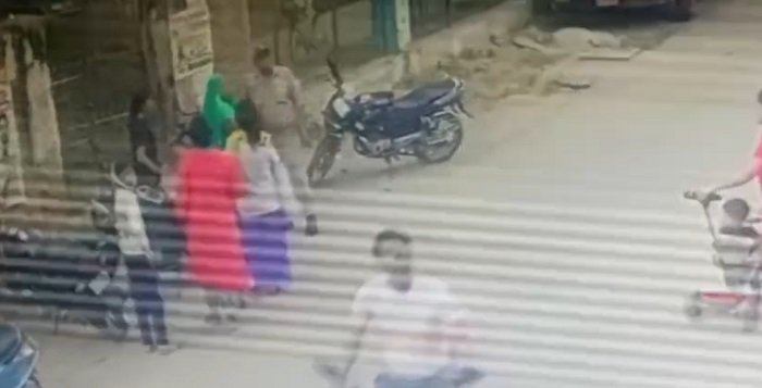 Lucknow: Khaki uniform shames again, Diwan Ajit Singh's high-handedness caught on camera
