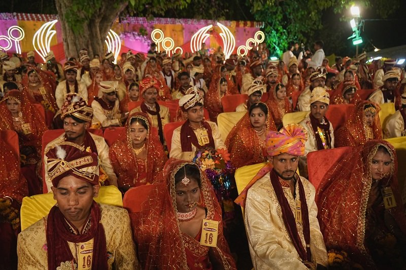 Mass marriage of 101 poor couples at Chhohariya Mata Mandir
