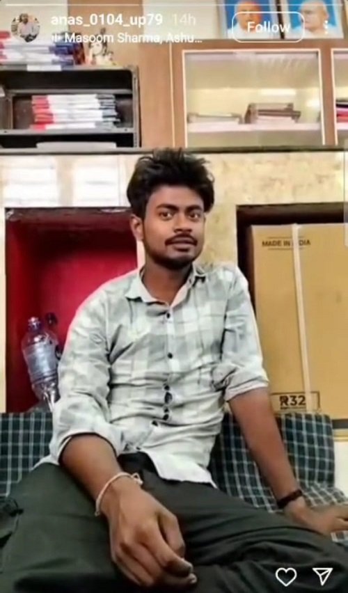 Auraiya: The youth caught in illegal mining made a reel while sitting in the police station, uploaded it on social media and created a ruckus