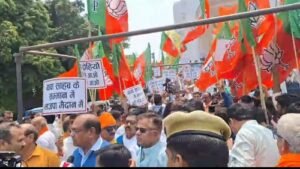 Lucknow: BJP protests at Atal Chowk, slogans raised against Akhilesh Yadav