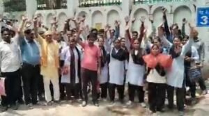 240 guards removed from Lohia Hospital staged a strong protest