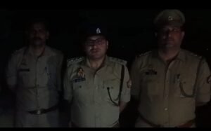 Encounter between Hapur police and a miscreant who stole from a temple, illegal pistol and moped recovered