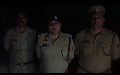 Encounter between Hapur police and a miscreant who stole from a temple, illegal pistol and moped recovered