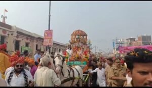 Ayodhya: Royal procession given grand welcome, police showered flowers, slogans of 'Jai Shri Ram' echoed