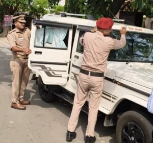 There was a stir due to the action of Hapur's dynamic traffic in-charge Chhavi Ram.