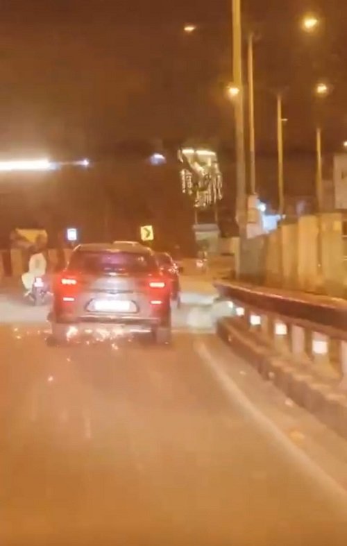 Lucknow: A rich man hit a bike and dragged the bike stuck in the car for kilometres