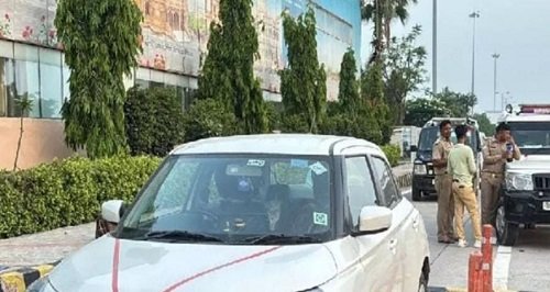 Agra: 40 lakh cash recovered from car on Yamuna Expressway, interrogation of silver trader begins