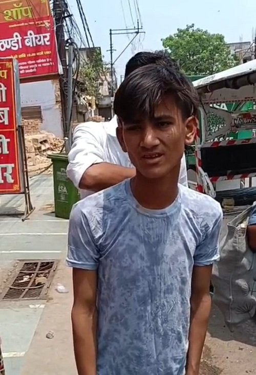 Rakabganj: Minor e-rickshaw driver injured passengers, questions raised on illegal operation