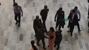 Lucknow: Woman misbehaved with in Lulu Mall, bouncers dragged her out - video goes viral